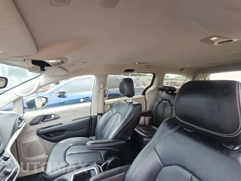 2023 Chrysler Pacifica Touring L 121.6" WB - miniatura 18