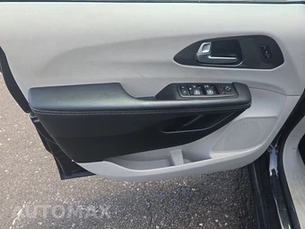 2023 Chrysler Pacifica Touring L 121.6" WB - miniatura 9