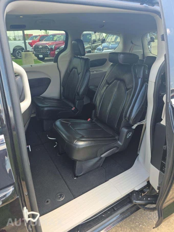 2023 Chrysler Pacifica Touring L 121.6" WB - miniatura 13