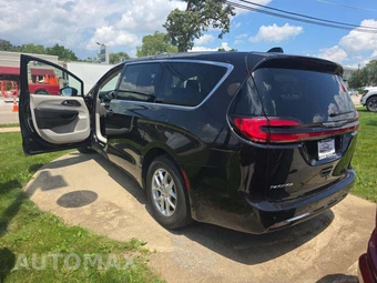 2023 Chrysler Pacifica Touring L 121.6" WB - miniatura 2