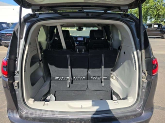 2023 Chrysler Pacifica Touring L 121.6" WB - miniatura 12