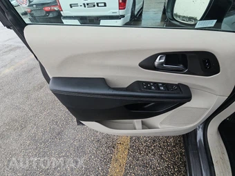 2023 Chrysler Pacifica Touring L 121.6" WB - miniatura 9