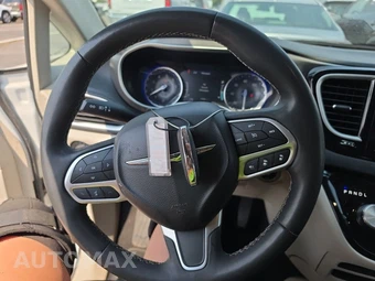 2023 Chrysler Pacifica Touring L 121.6" WB - miniatura 10