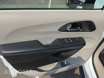 2023 Chrysler Pacifica Touring L 121.6" WB - miniatura 9