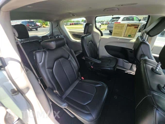 2023 Chrysler Pacifica Touring L 121.6" WB - miniatura 17