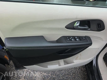 2023 Chrysler Pacifica Touring L 121.6" WB - miniatura 9