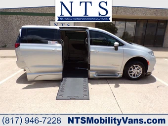 2023 Chrysler Pacifica Touring L 121.6" WB - car from the USA, Manheim Buy-Now listing at AUTOMAX