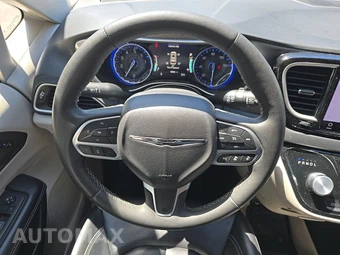 2023 Chrysler Pacifica Touring L 121.6" WB - miniatura 10
