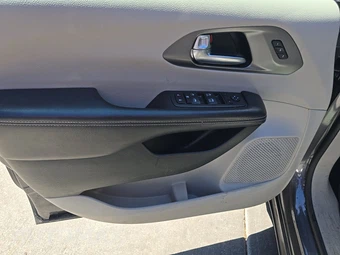 2023 Chrysler Pacifica Touring L 121.6" WB - miniatura 9