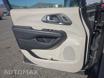 2023 Chrysler Pacifica Touring L 121.6" WB - miniatura 9