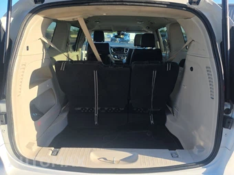 2023 Chrysler Pacifica Touring L 121.6" WB - miniatura 17