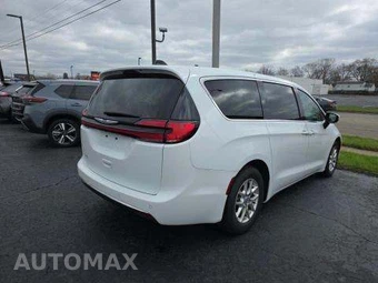 2023 Chrysler Pacifica Touring L 121.6" WB - miniatura 3