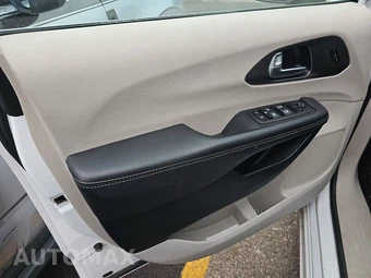 2023 Chrysler Pacifica Touring L 121.6" WB - miniatura 9