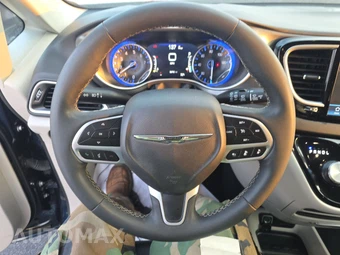 2023 Chrysler Pacifica Touring L 121.6" WB - miniatura 10