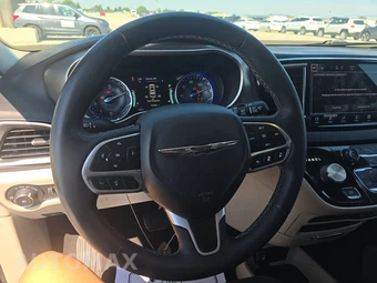 2023 Chrysler Pacifica Touring L 121.6" WB – miniatura 10
