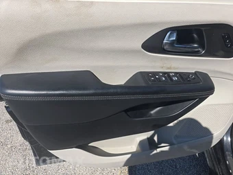 2023 Chrysler Pacifica Touring L 121.6" WB – miniatura 9