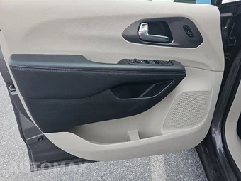 2023 Chrysler Pacifica Touring L 121.6" WB - miniatura 9