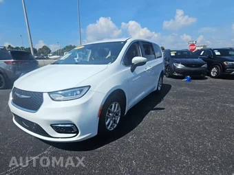 2023 Chrysler Pacifica Touring L 121.6" WB