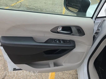 2023 Chrysler Pacifica Touring L 121.6" WB - miniatura 9