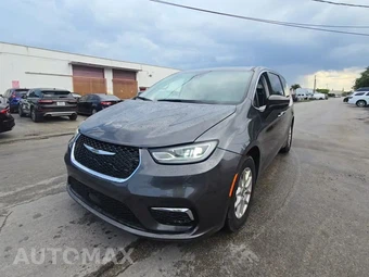 2023 Chrysler Pacifica Touring L 121.6" WB
