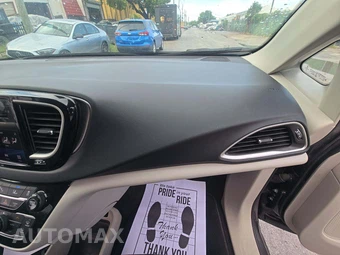 2023 Chrysler Pacifica Touring L 121.6" WB – miniatura 17