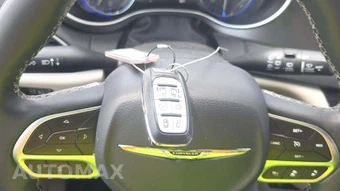 2023 Chrysler Pacifica Touring L 121.6" WB - miniatura 22