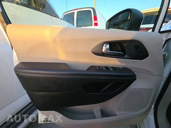 2023 Chrysler Pacifica Touring L 121.6" WB - miniatura 9