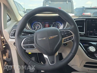 2023 Chrysler Pacifica Touring L 121.6" WB - miniatura 10
