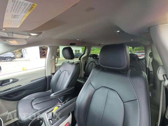 2023 Chrysler Pacifica Touring L 121.6" WB - miniatura 11