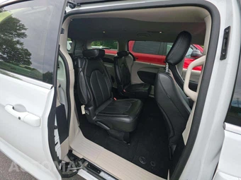 2023 Chrysler Pacifica Touring L 121.6" WB - miniatura 17