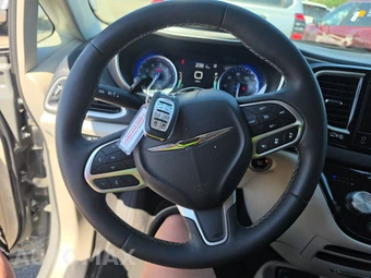 2023 Chrysler Pacifica Touring L 121.6" WB - miniatura 10