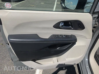 2023 Chrysler Pacifica Touring L 121.6" WB - miniatura 9