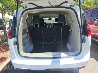 2023 Chrysler Pacifica Touring L 121.6" WB - miniatura 12
