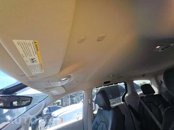 2023 Chrysler Pacifica Touring L 121.6" WB - miniatura 18