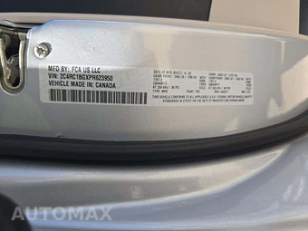2023 Chrysler Pacifica Touring L 121.6" WB - miniatura 2