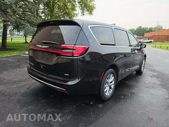 2023 Chrysler Pacifica Touring L 121.6" WB - miniatura 3
