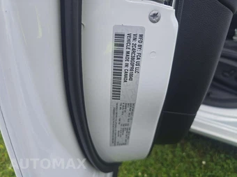 2023 Chrysler Pacifica Touring L 121.6" WB – miniatura 2