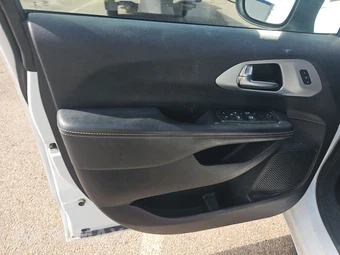 2023 Chrysler Pacifica Touring L 121.6" WB - miniatura 9