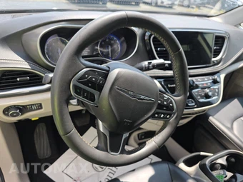 2023 Chrysler Pacifica Touring L 121.6" WB – miniatura 10