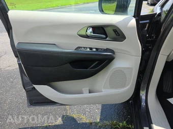 2023 Chrysler Pacifica Touring L 121.6" WB – miniatura 9