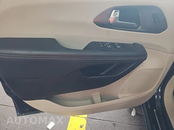 2023 Chrysler Pacifica Touring L 121.6" WB - miniatura 9