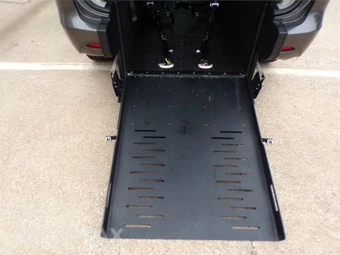 2023 Chrysler Voyager LX 121.6" WB - miniatura 19