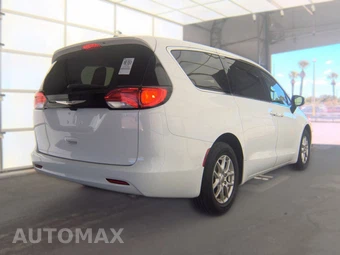 2023 Chrysler Voyager LX 121.6" WB – miniatura 4