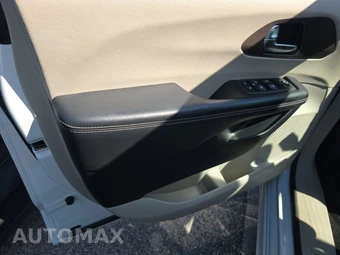 2023 Chrysler Voyager LX 121.6" WB – miniatura 9