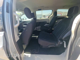 2023 Chrysler Voyager LX 121.6" WB – miniatura 13