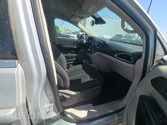 2023 Chrysler Voyager LX 121.6" WB – miniatura 8
