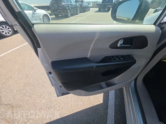 2023 Chrysler Voyager LX 121.6" WB – miniatura 9