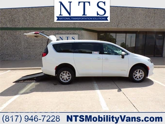 2023 Chrysler Voyager LX 121.6" WB - car from the USA, Manheim Buy-Now listing at AUTOMAX