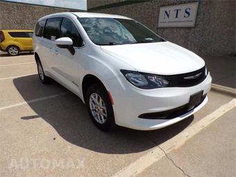 2023 Chrysler Voyager LX 121.6" WB - miniatura 3