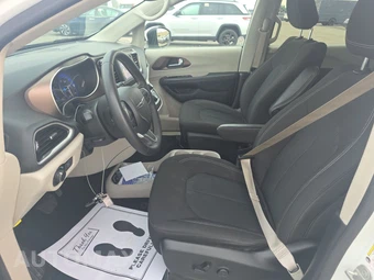 2023 Chrysler Voyager LX 121.6" WB - miniatura 7
